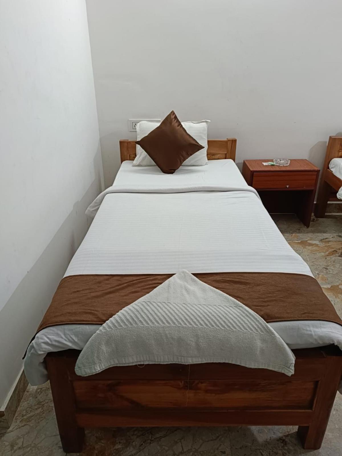 Hotel Atithi Grand Гувахати Экстерьер фото
